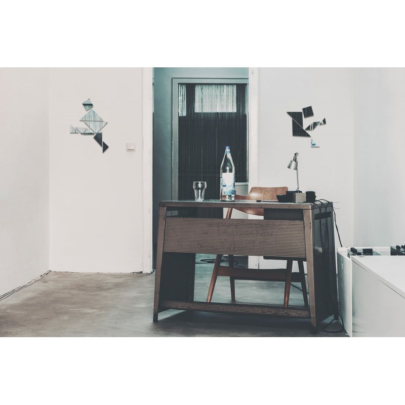 Elongated bubbles design mirror