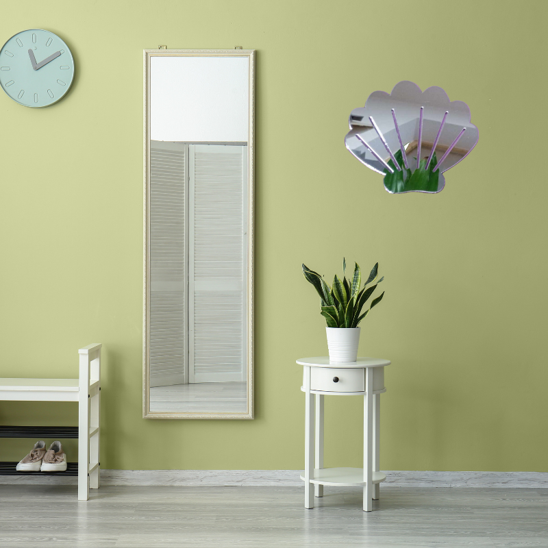 Shell-Shaped Decorative Mirror – Scallop Design